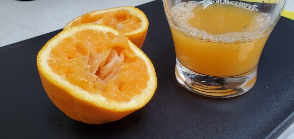 Nutritional Benefits of Consuming Freshly Squeezed Oranges from Vending Machines Compared to Bottled or Concentrate Juice