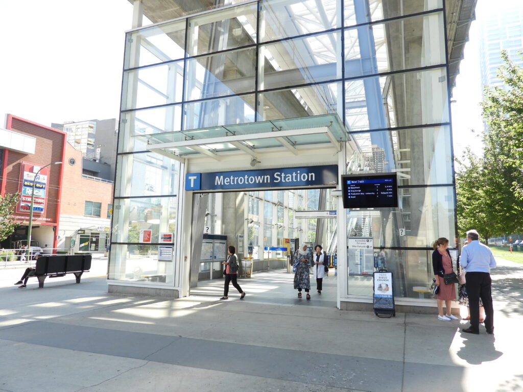 Why Metrotown's Office Spaces are Embracing JusFres Orange Juice Vending Machines